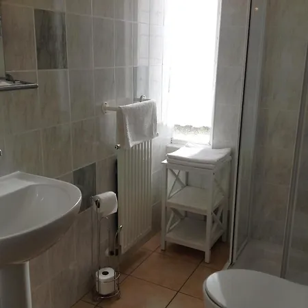 Hotel Le Petit Caboulot En Pleine Nature 2*
